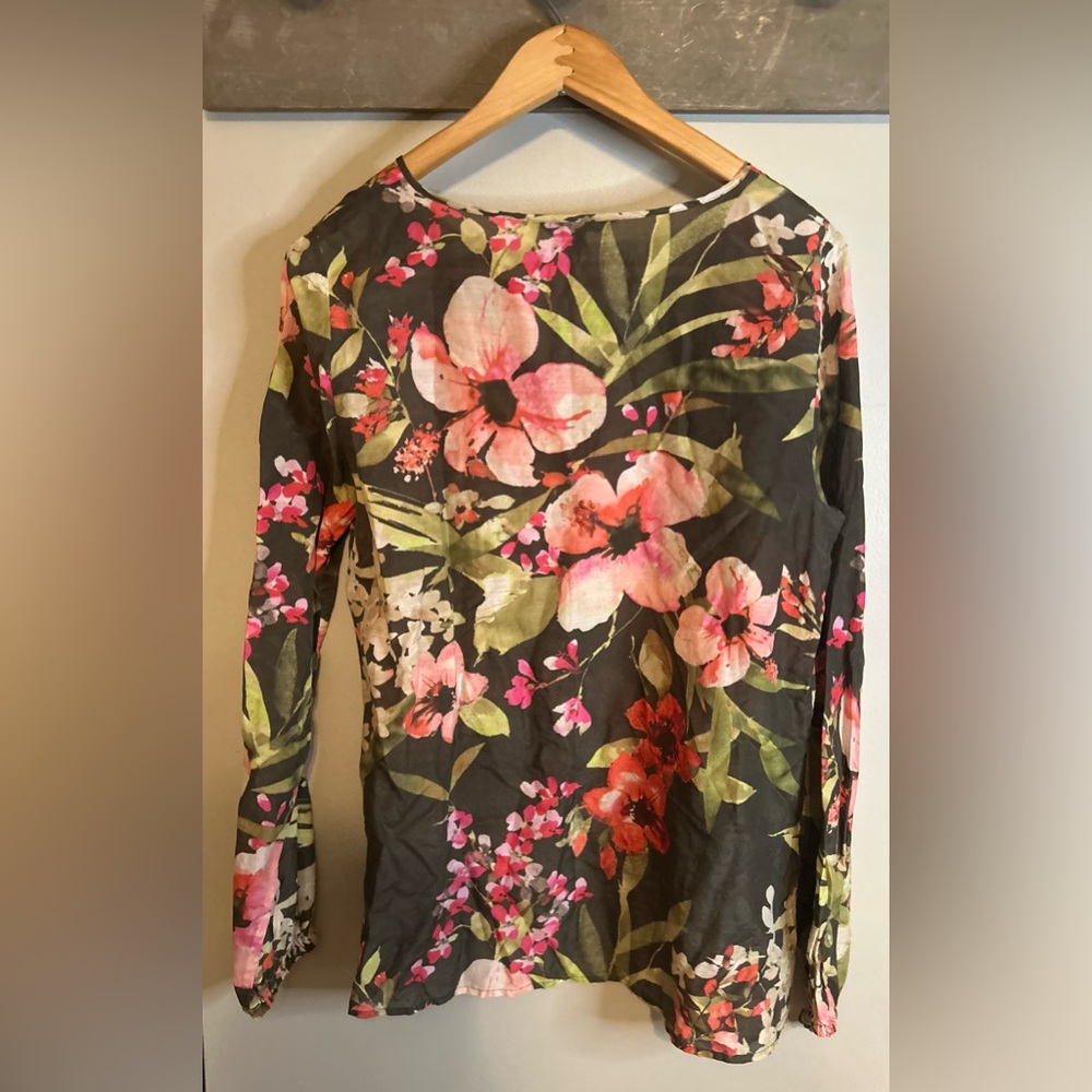 Tommy Bahama silk blouse - Picture 7 of 9